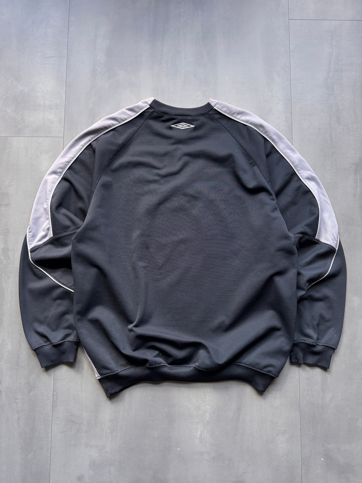 VINTAGE UMBRO BLACK SWEATER - L