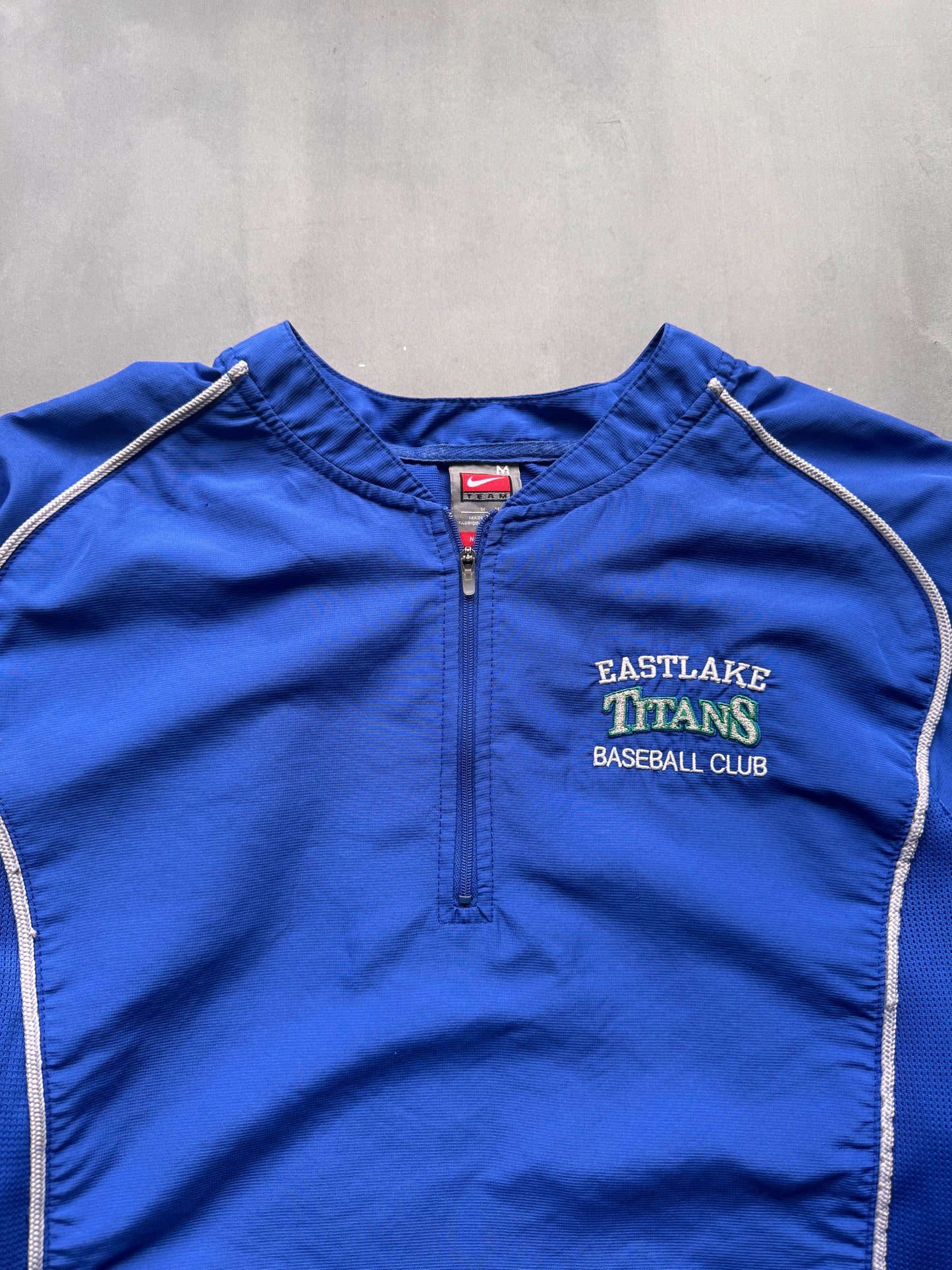 VINTAGE NIKE EASTLAKE TITANS BLUE WINDBREAKER - M