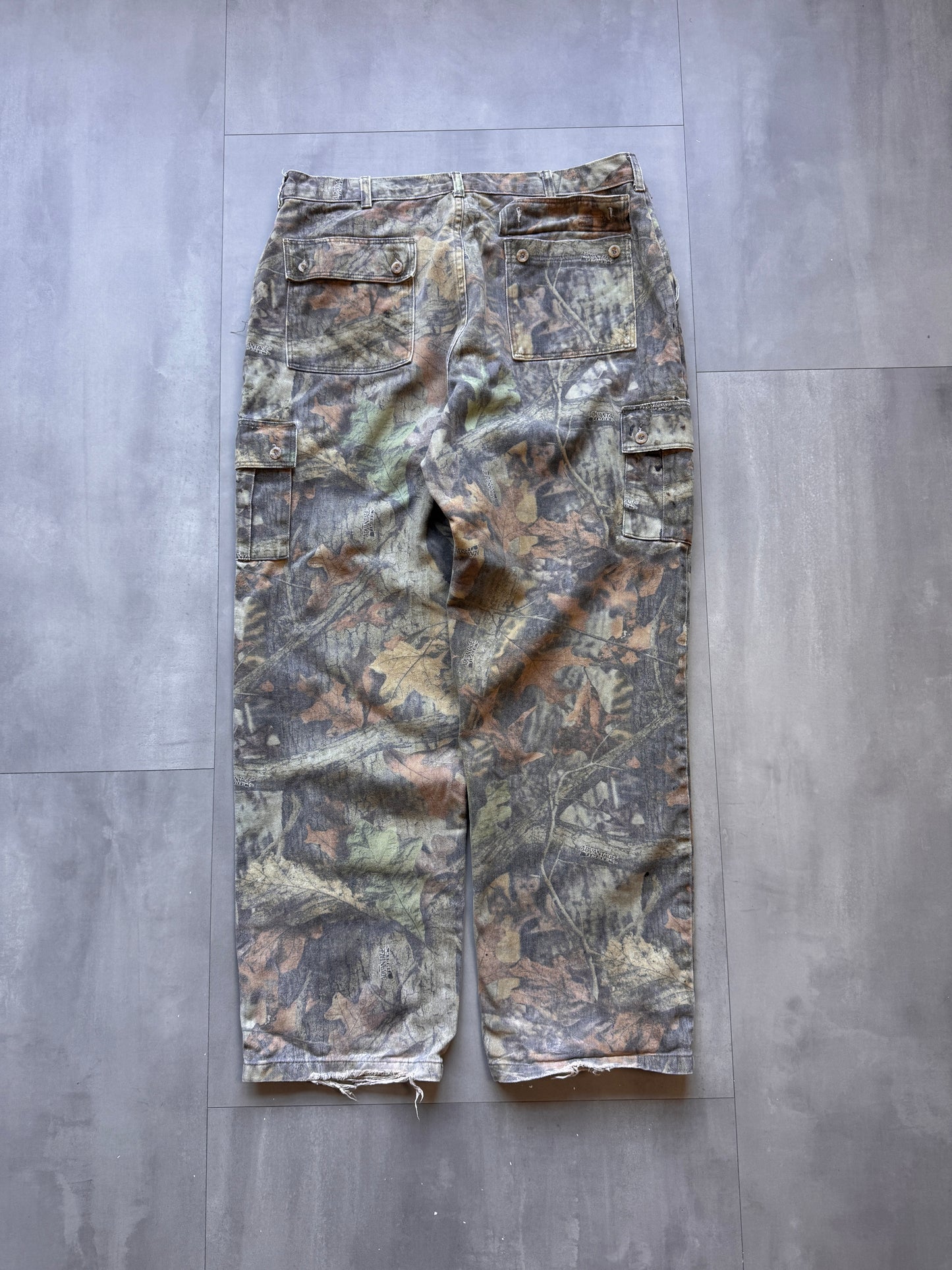 VINTAGE WRANGLER REALTREE FADED CAMO CARGO PANTS - L34