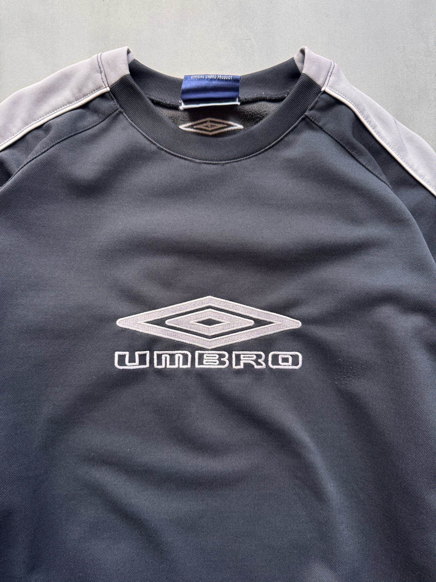 VINTAGE UMBRO BLACK SWEATER - L