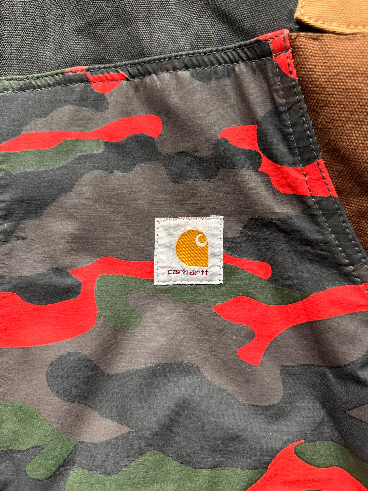 VINTAGE CARHARTT REWORKED CAMO PATTERN ACTIVE JACKET - L