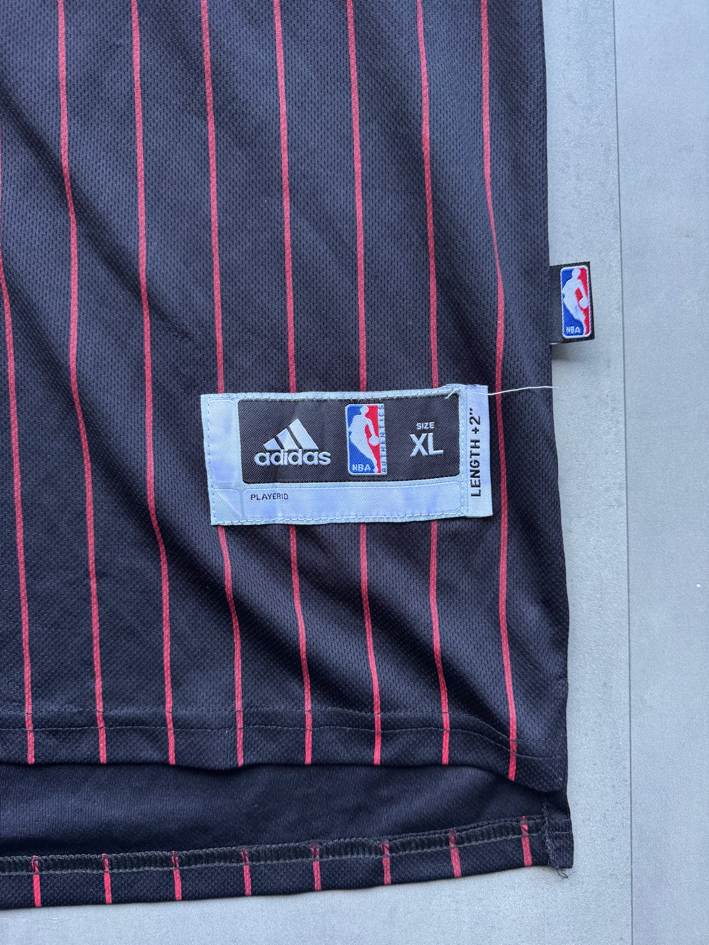 VINTAGE ADIDAS NBA CHICAGO BULLS BLACK JIMMY BUTLER JERSEY - XL