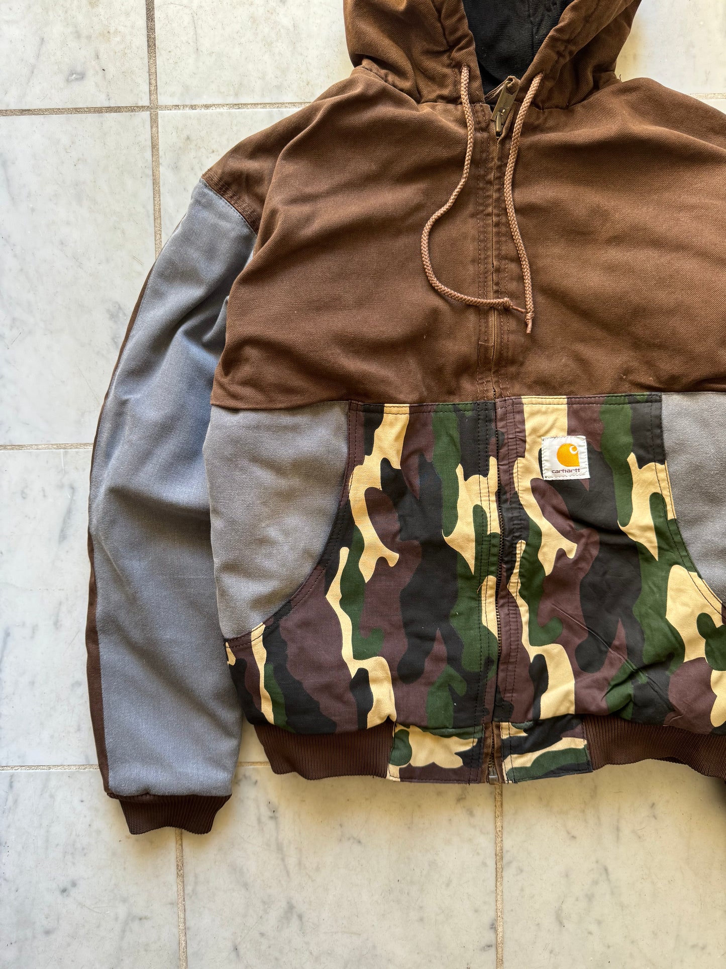 CARHARTT REWORKED CAMO PATTERN ACTIVE JACKET - MEDIUM