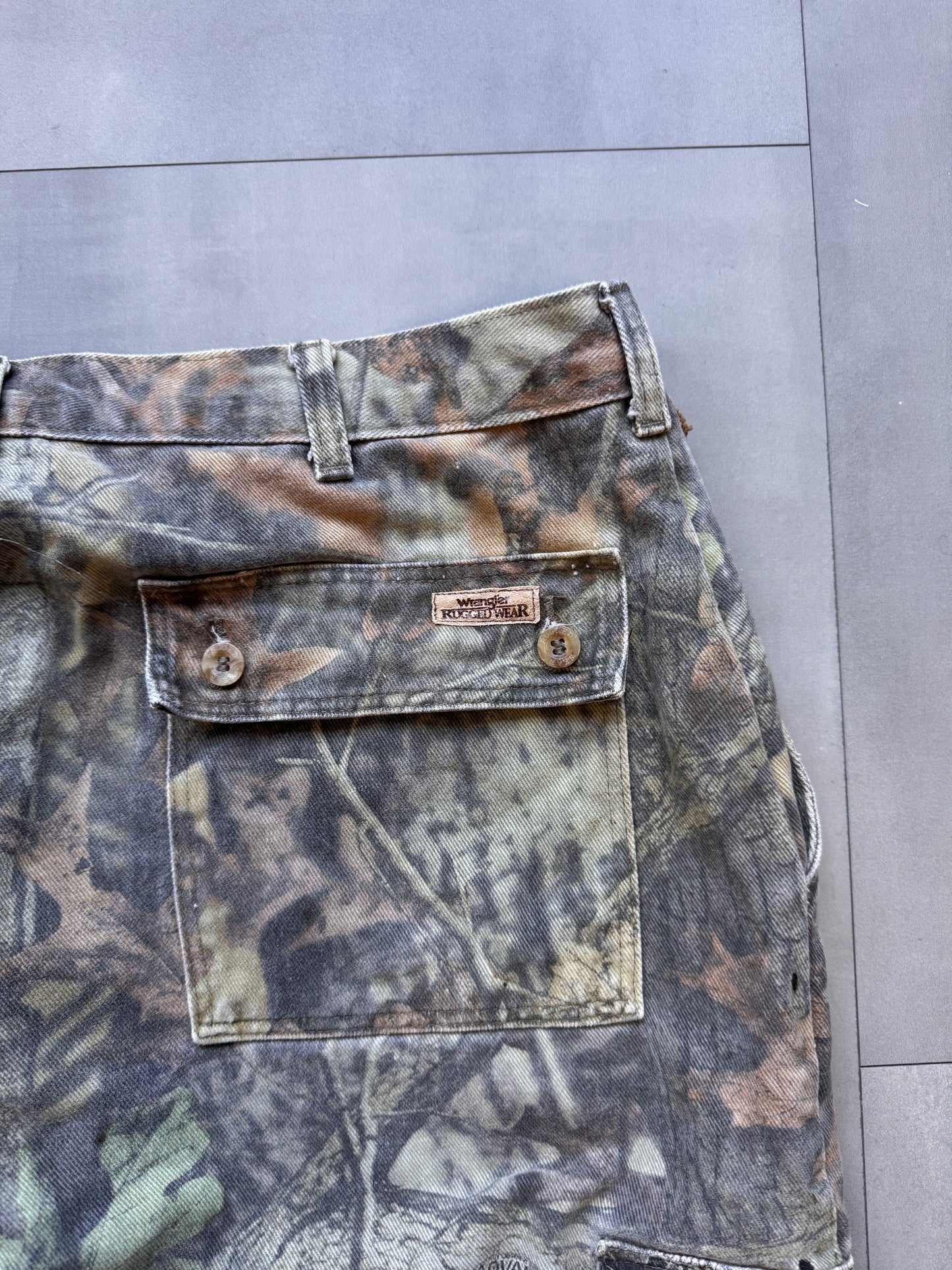 VINTAGE WRANGLER REALTREE FADED CAMO CARGO PANTS - L34