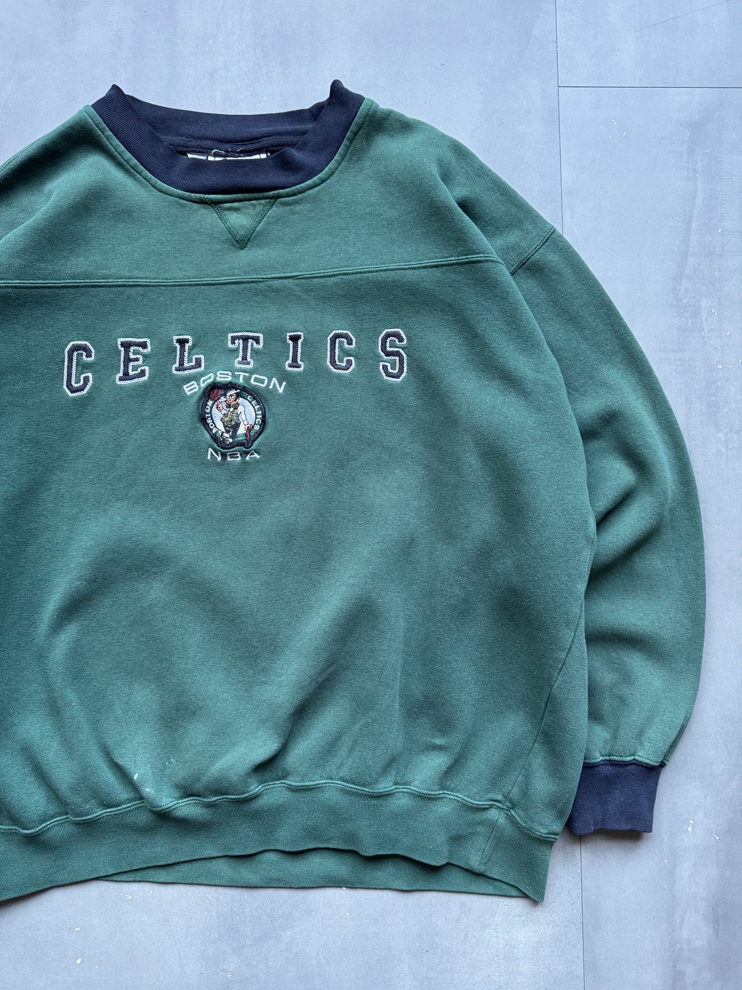 VINTAGE LEE SPORT NBA BOSTON CELTICS GREEN SWEATER - L