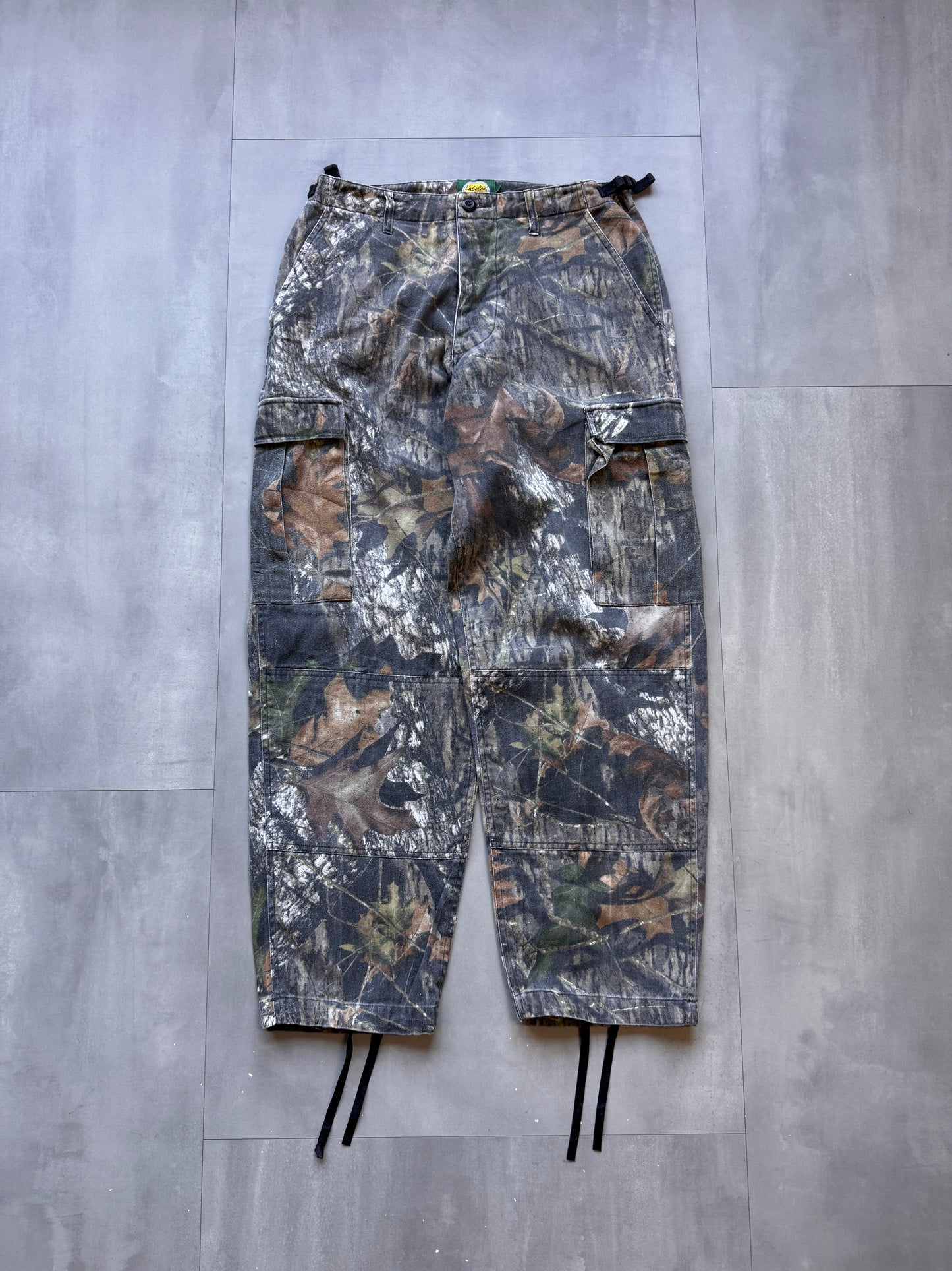 VINTAGE CABELA'S REALTREE FADED CAMO CARGO PANTS - 32