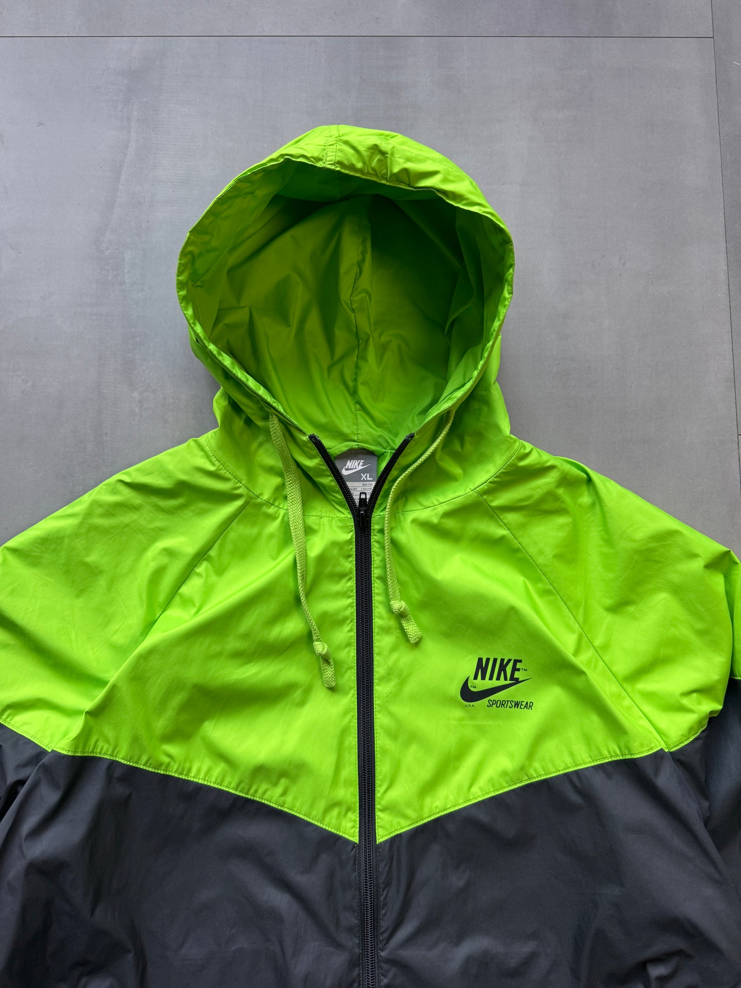 VINTAGE NIKE BLACK/NEON GREEN HOODED TRACK JACKET - XL