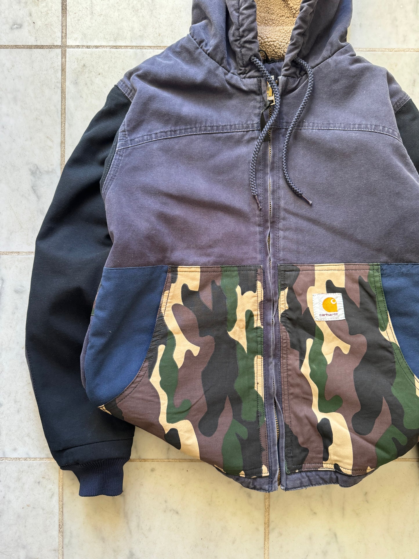 CARHARTT REWORKED CAMO PATTERN ACTIVE JACKET - SMALL