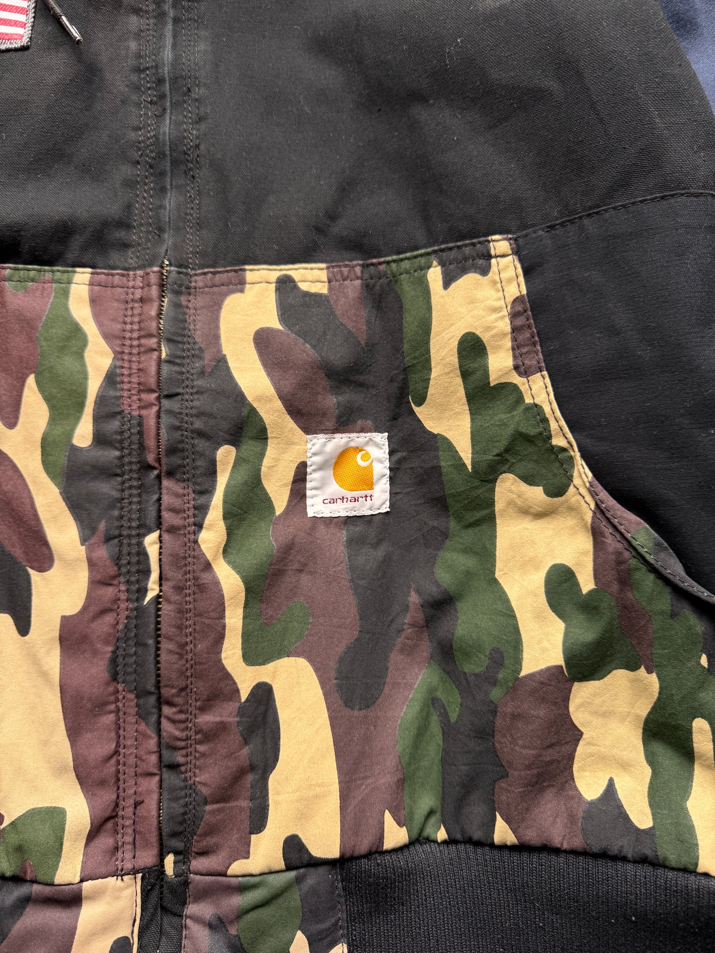 CARHARTT REWORKED CAMO PATTERN ACTIVE JACKET - L