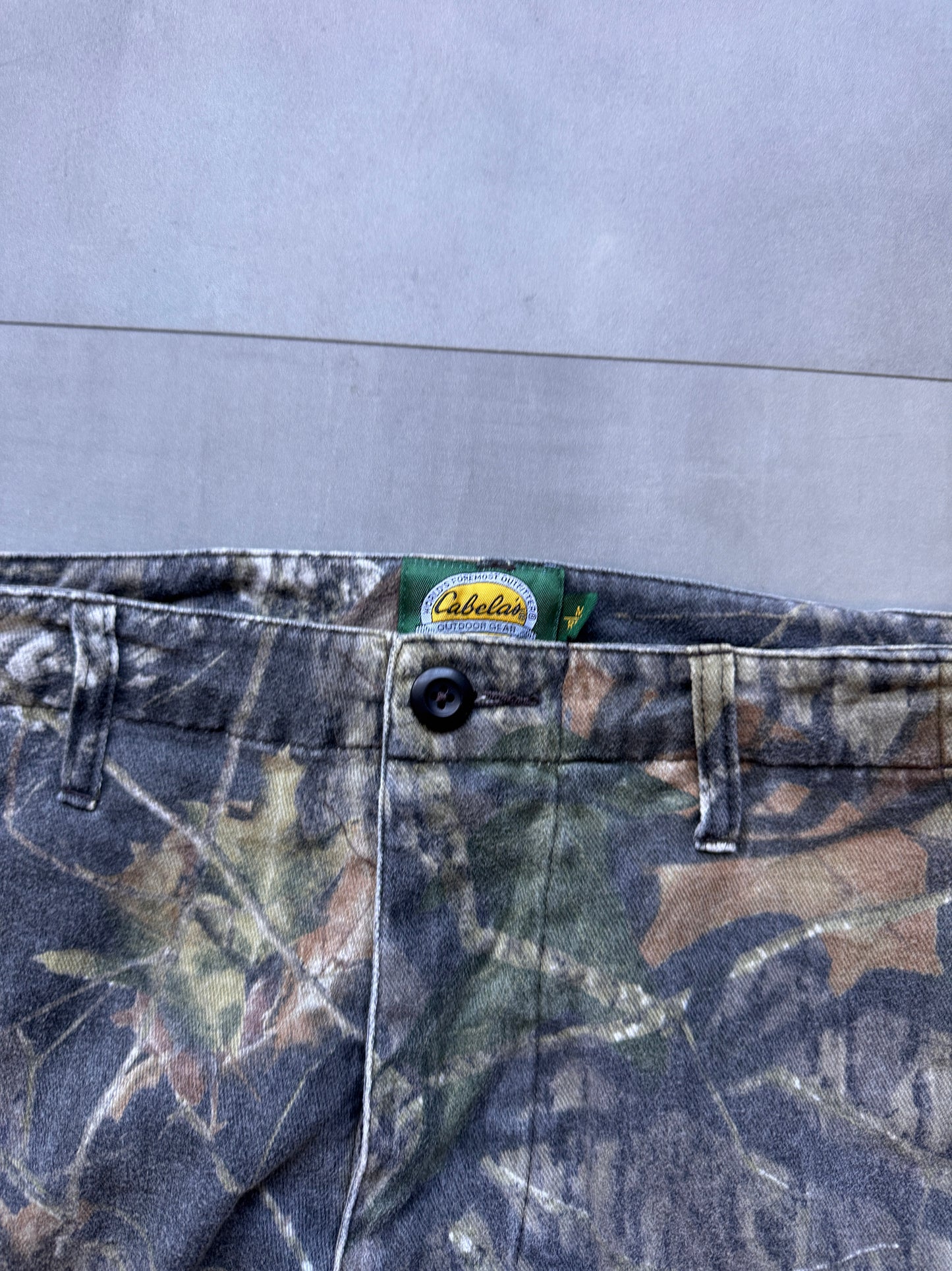 VINTAGE CABELA'S REALTREE FADED CAMO CARGO PANTS - 32