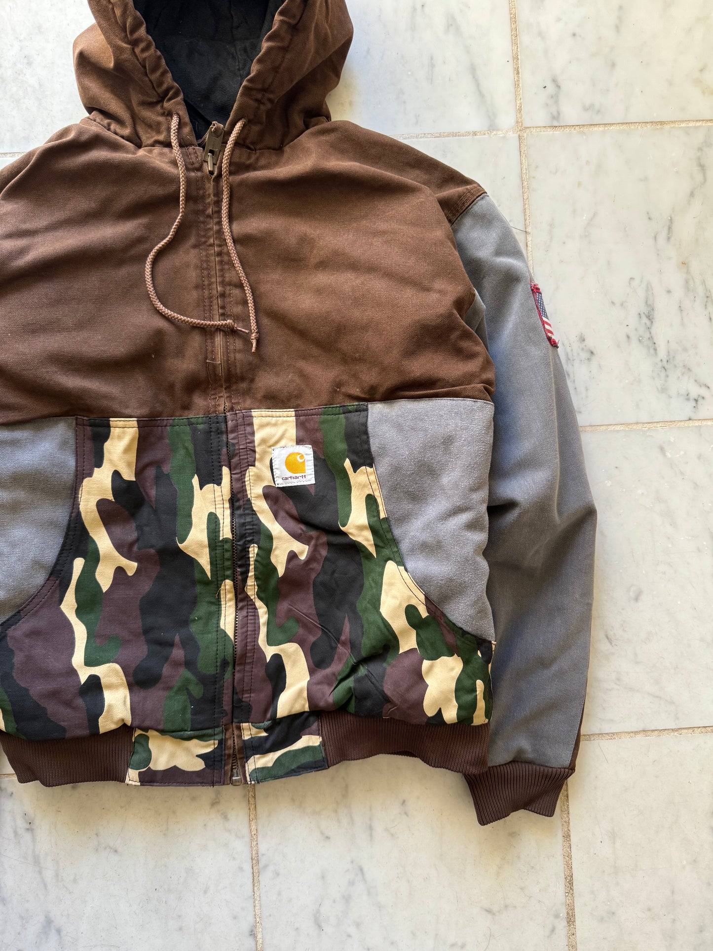 CARHARTT REWORKED CAMO PATTERN ACTIVE JACKET - MEDIUM