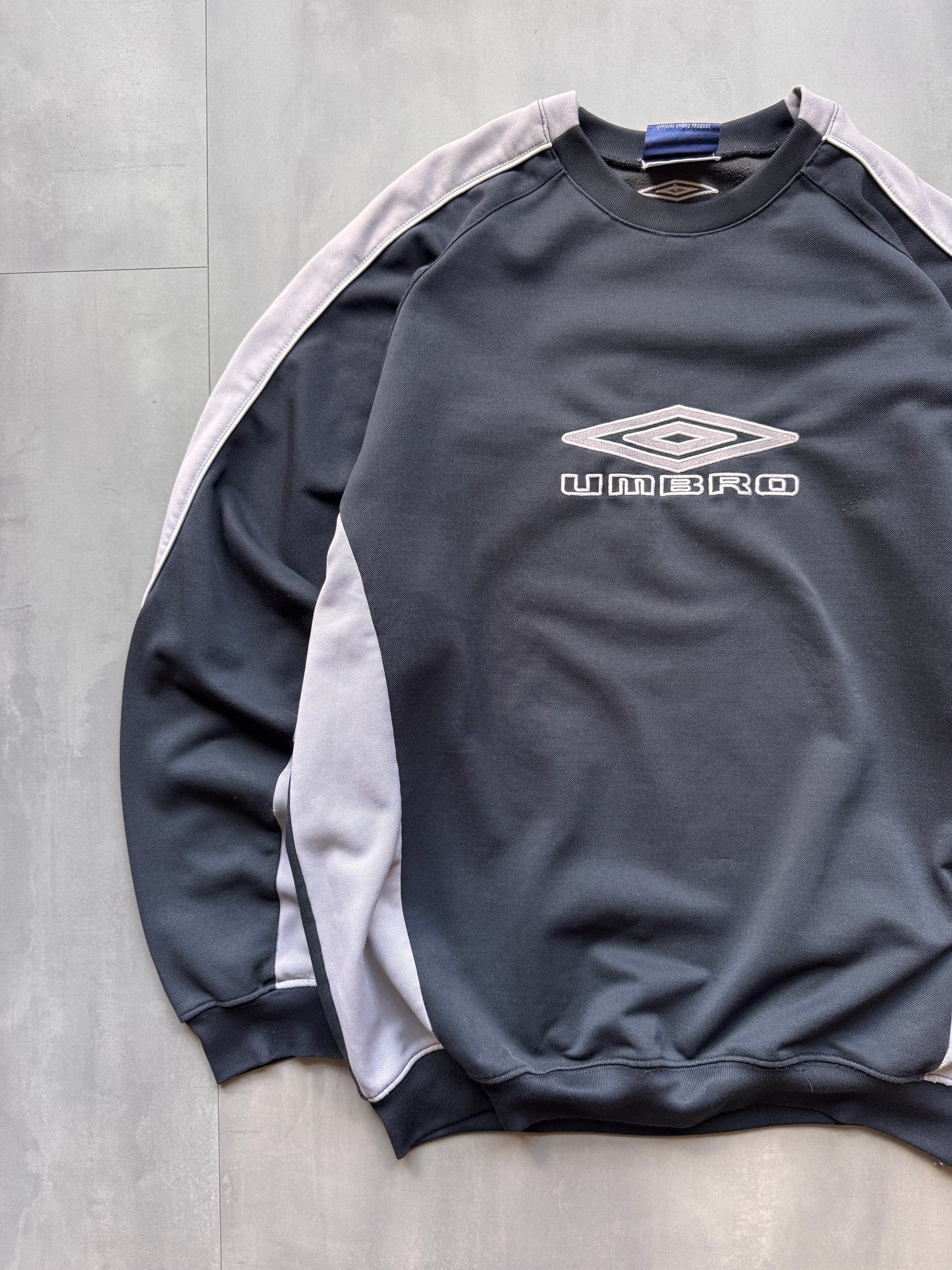 VINTAGE UMBRO BLACK SWEATER - L