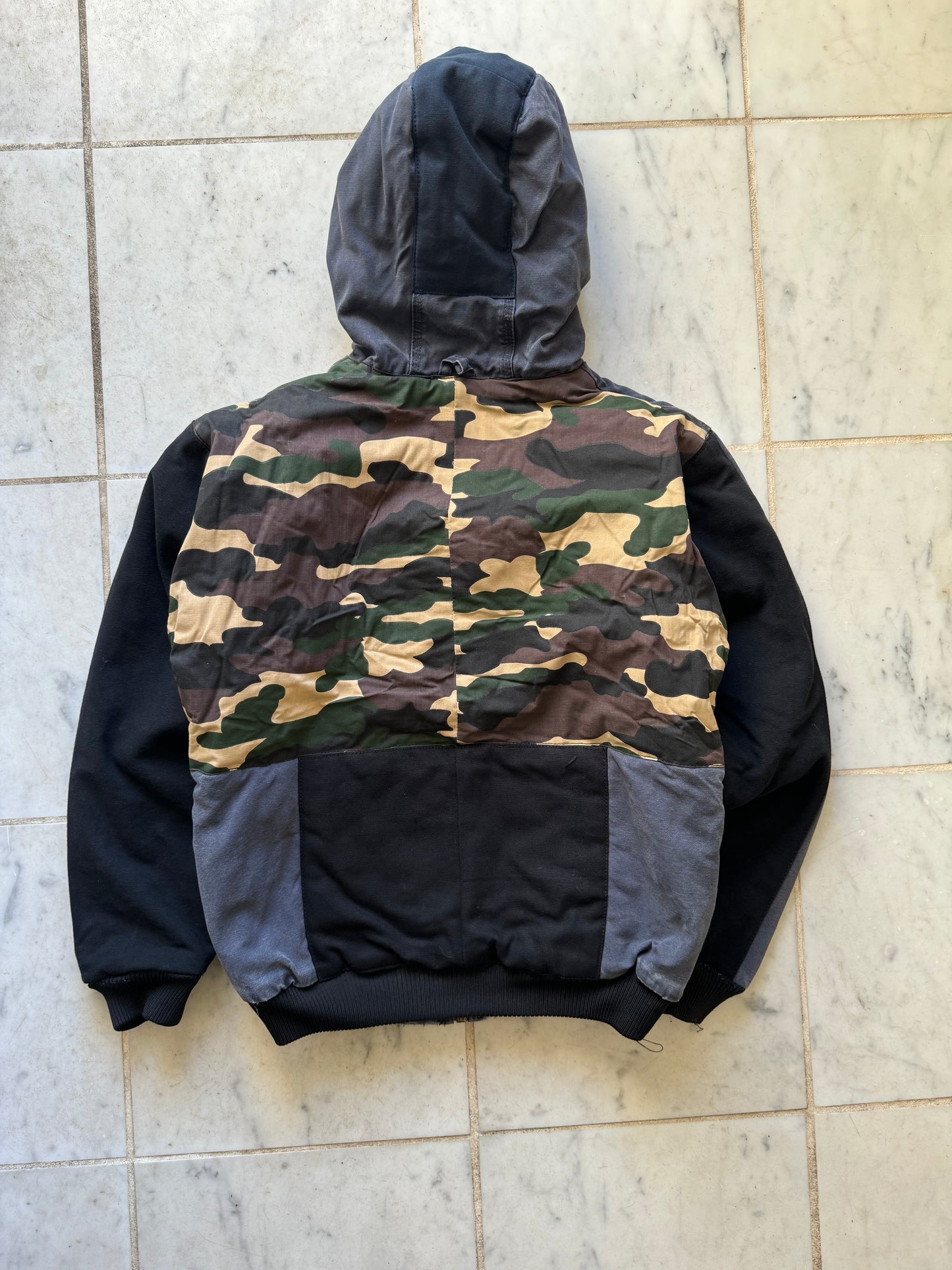 CARHARTT REWORKED CAMO PATTERN ACTIVE JACKET - SMALL