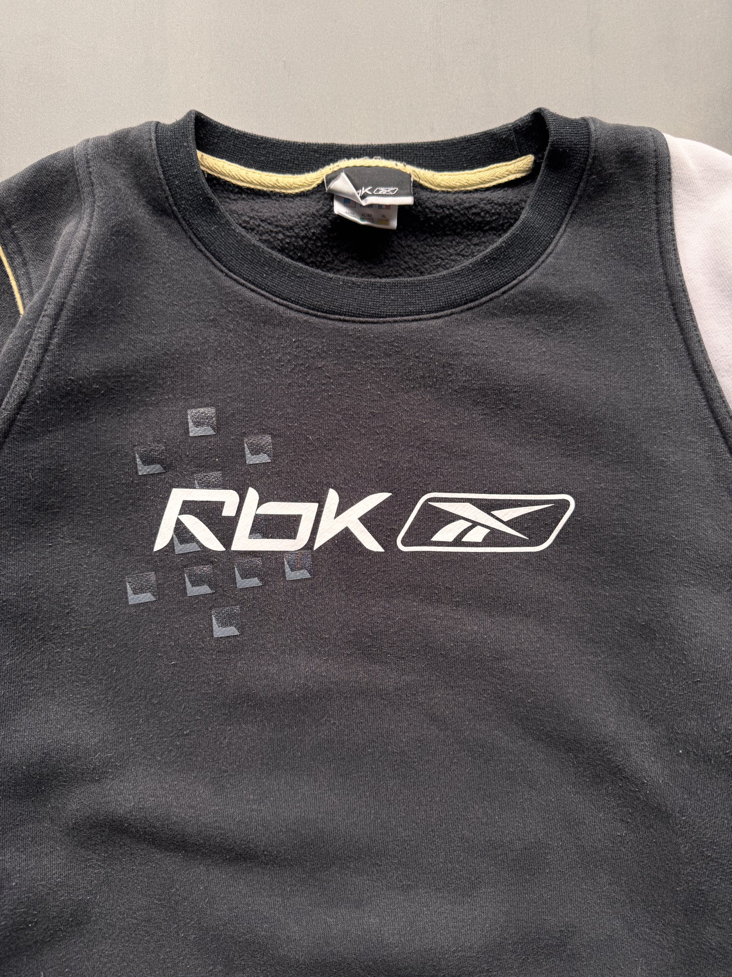 VINTAGE REEBOK BLACK SWEATER - L