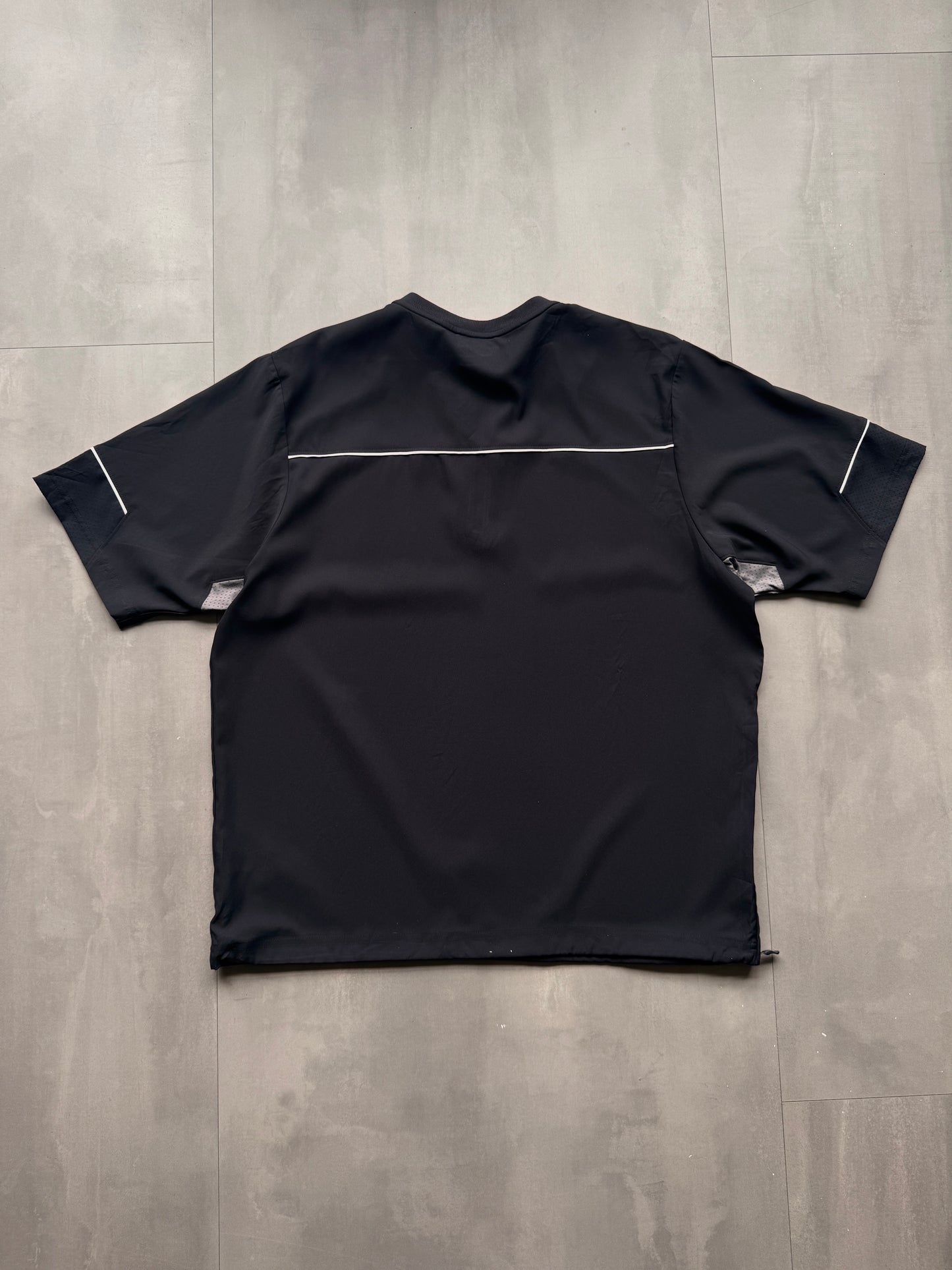 VINTAGE UNDERARMOUR BLACK SPORT TEE - L