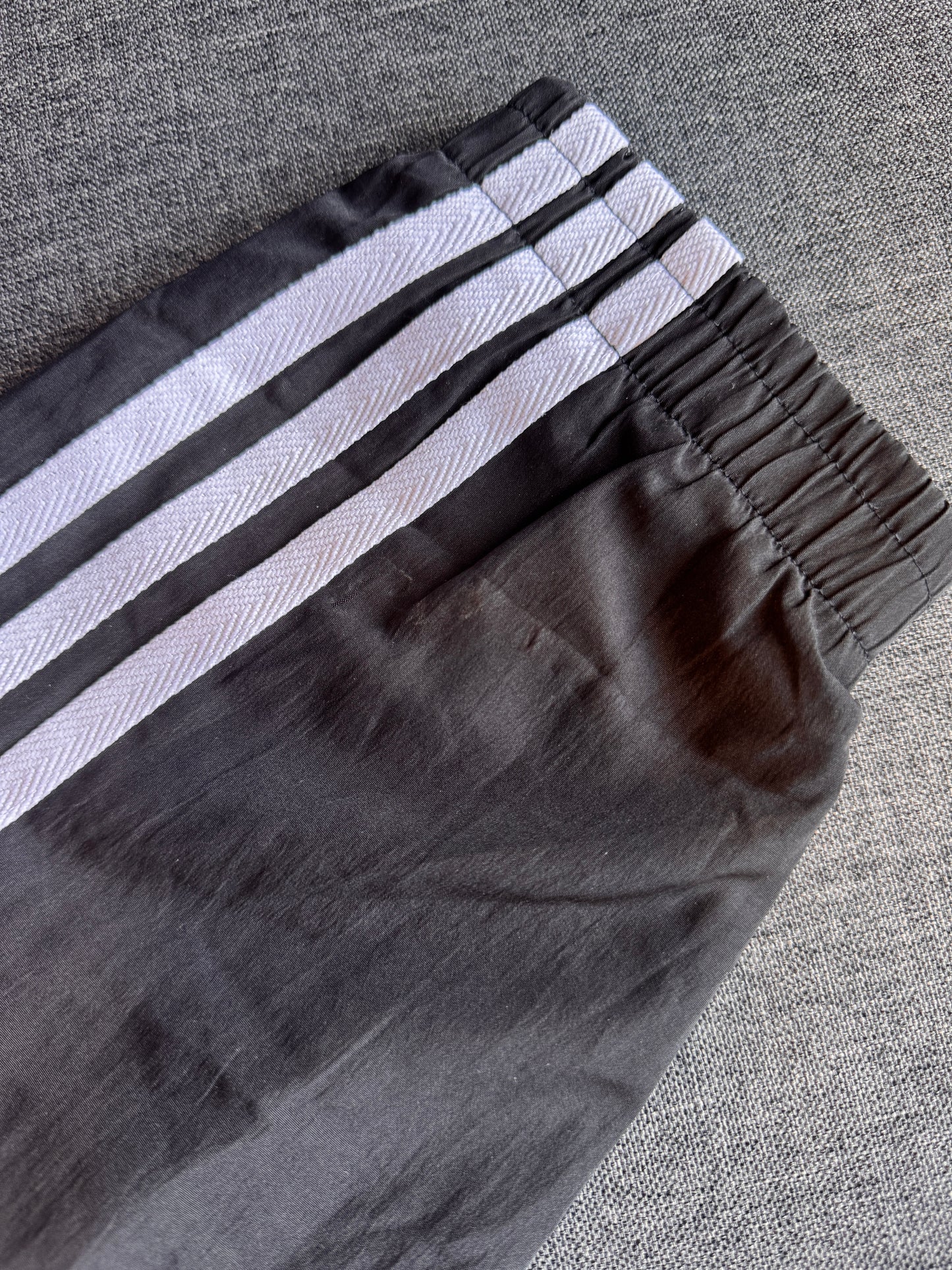 VINTAGE ADIDAS BLACK/RED TRACK JACKET - L