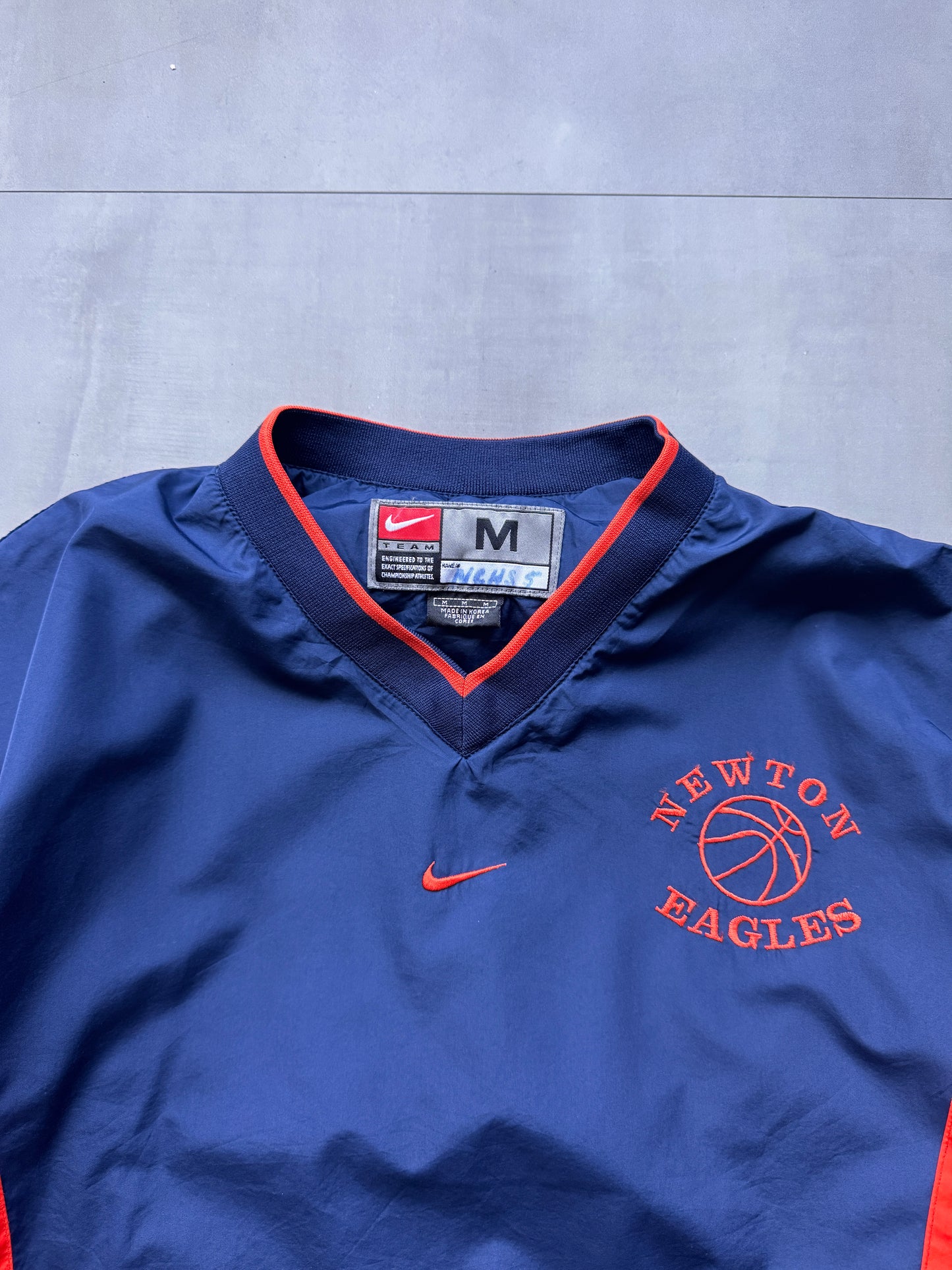 VINTAGE NIKE NEWTON EAGLES NAVY/ORANGE WINDBREAKER - M