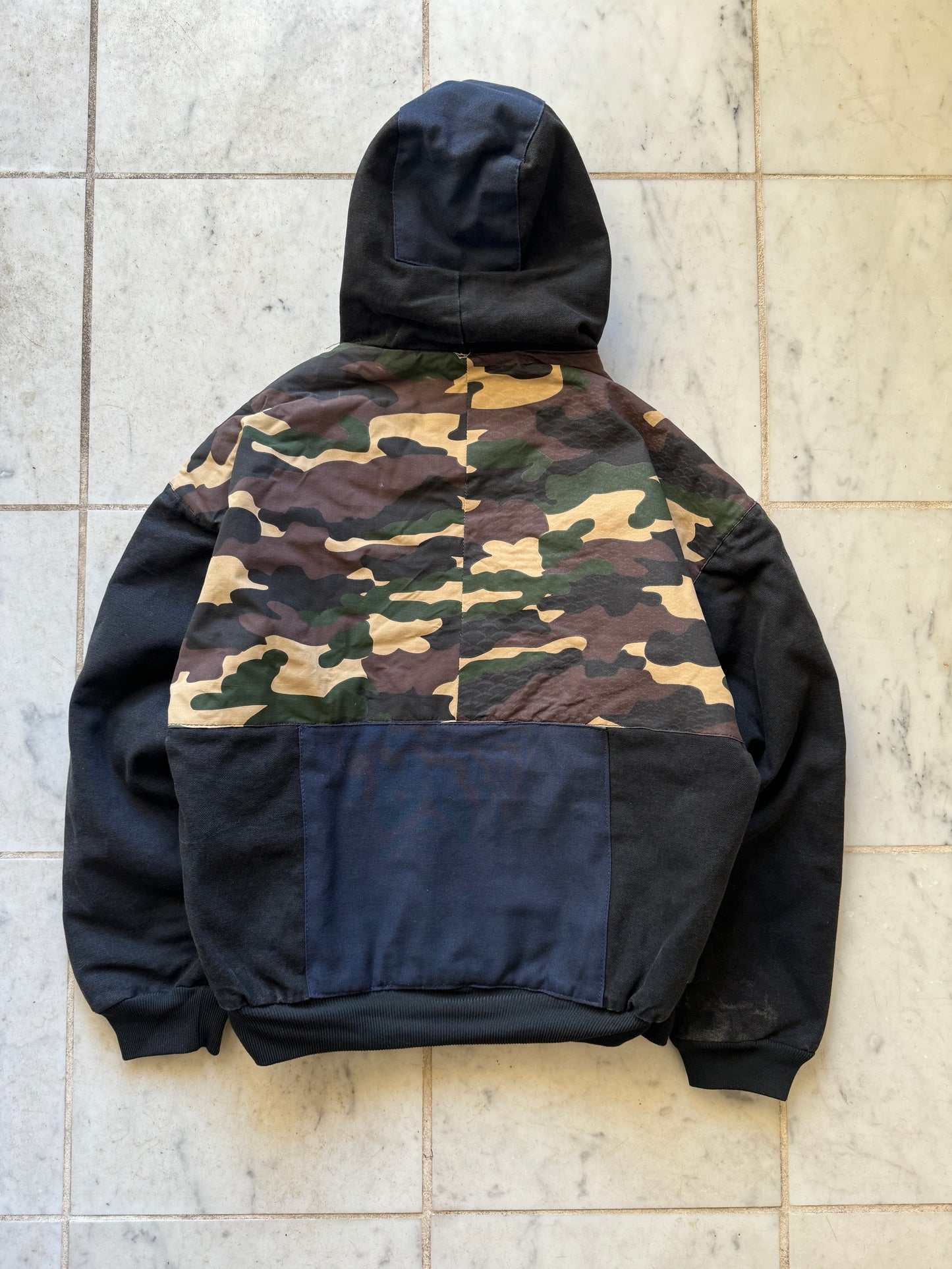 CARHARTT REWORKED CAMO PATTERN ACTIVE JACKET - SMALL