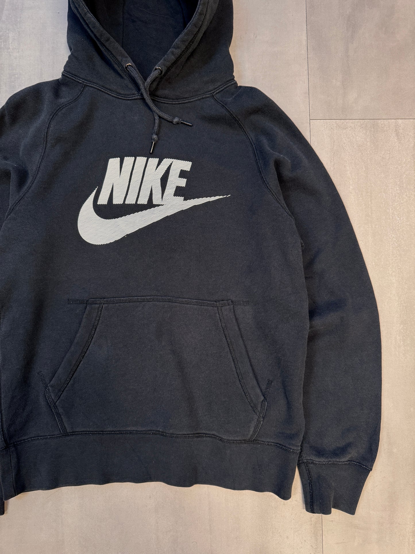 NIKE LOGO BLACK HOODIE - SMALL