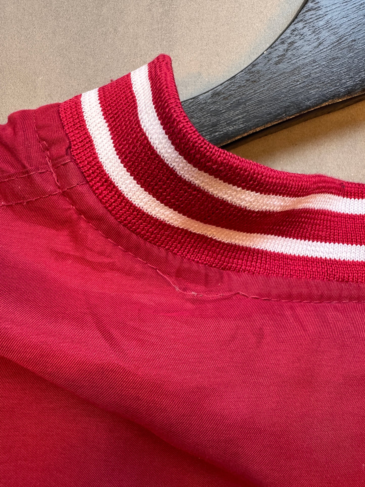 VINTAGE REEBOK COYOTES MAROON WINDBREAKER - XXL