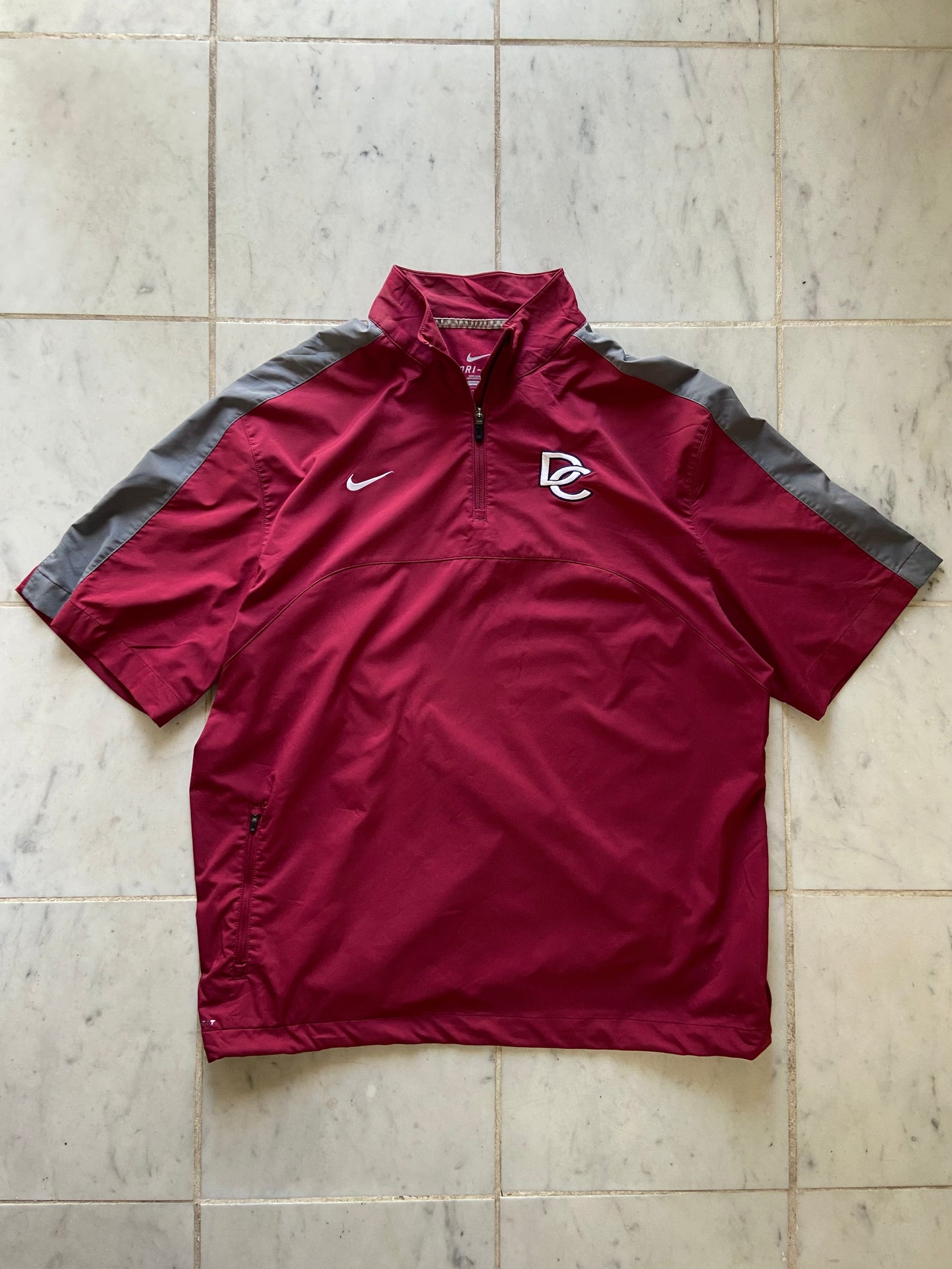 NIKE DC MAROON/GREY 1/4 ZIP SPORT TEE - XLARGE