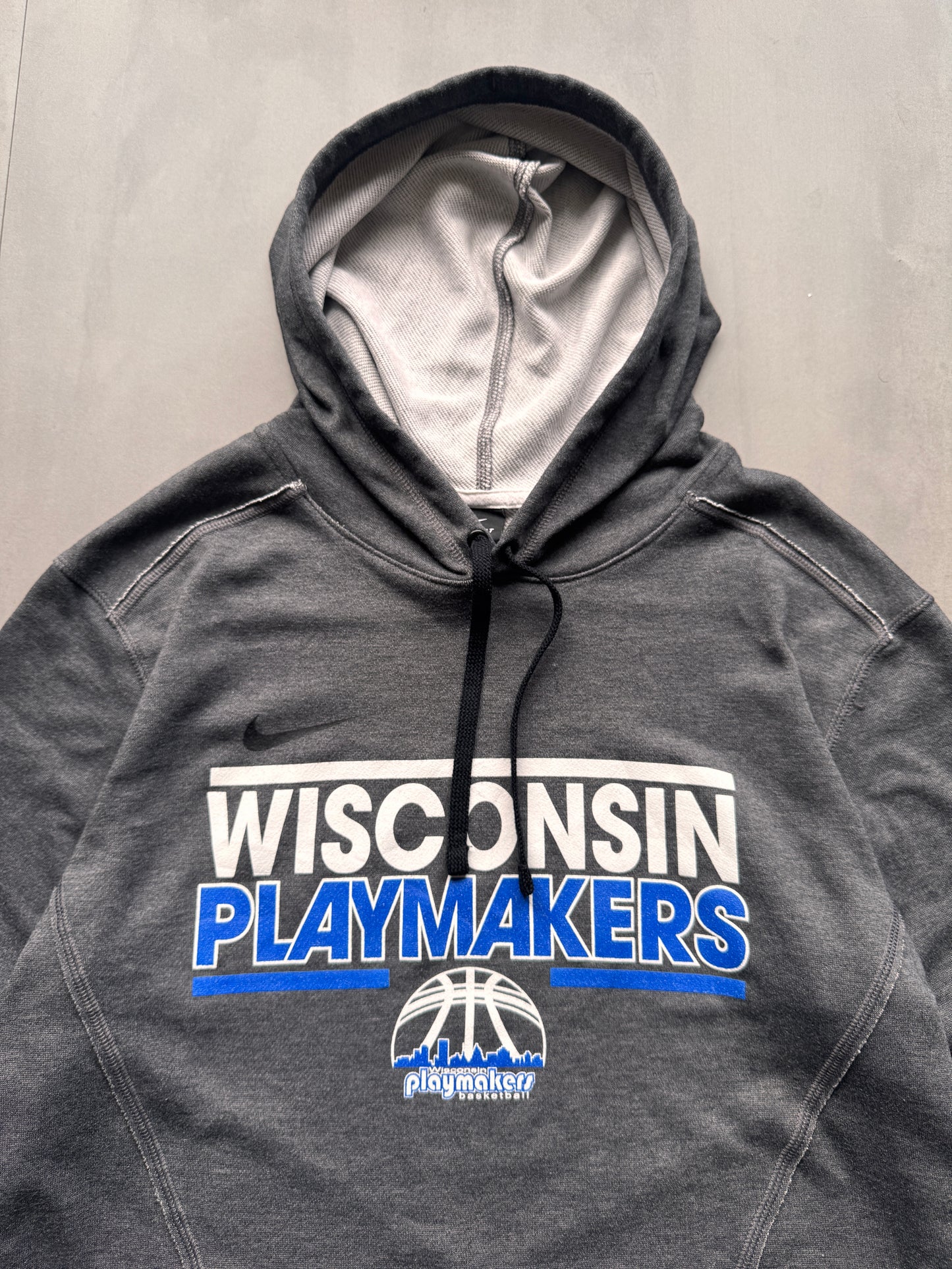 VINTAGE NIKE WISCONSIN GREY SHORT SLEEVE HOODIE - M