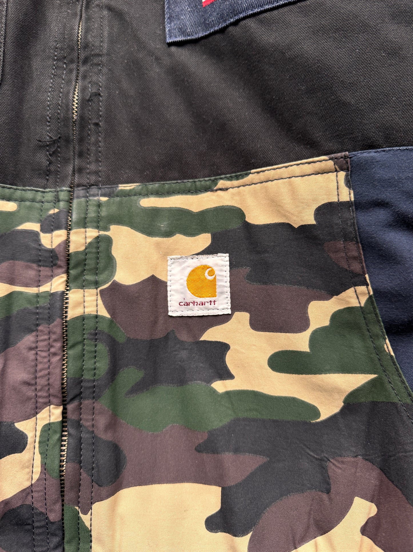 VINTAGE CARHARTT REWORKED CAMO PATTERN ACTIVE JACKET - L