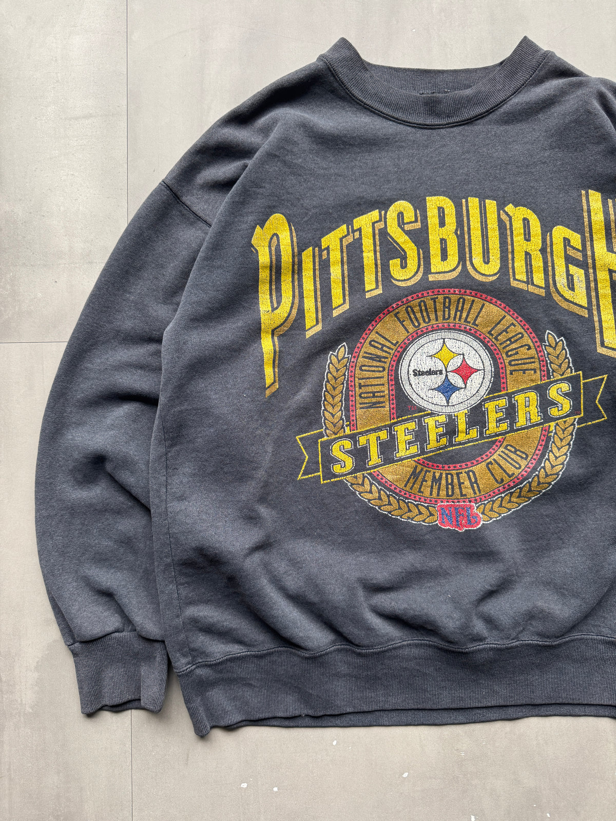 VINTAGE NUTMEG NFL PITTSBURGH STEELERS 90s GREY SWEATER - L