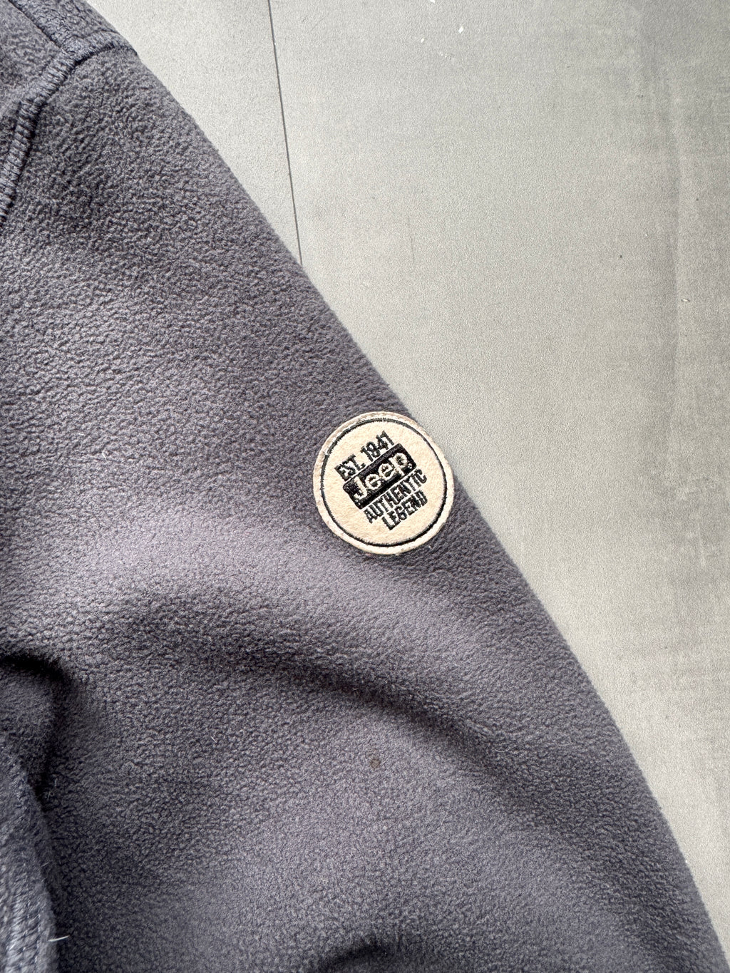 VINTAGE JEEP GREY ZIP FLEECE - L