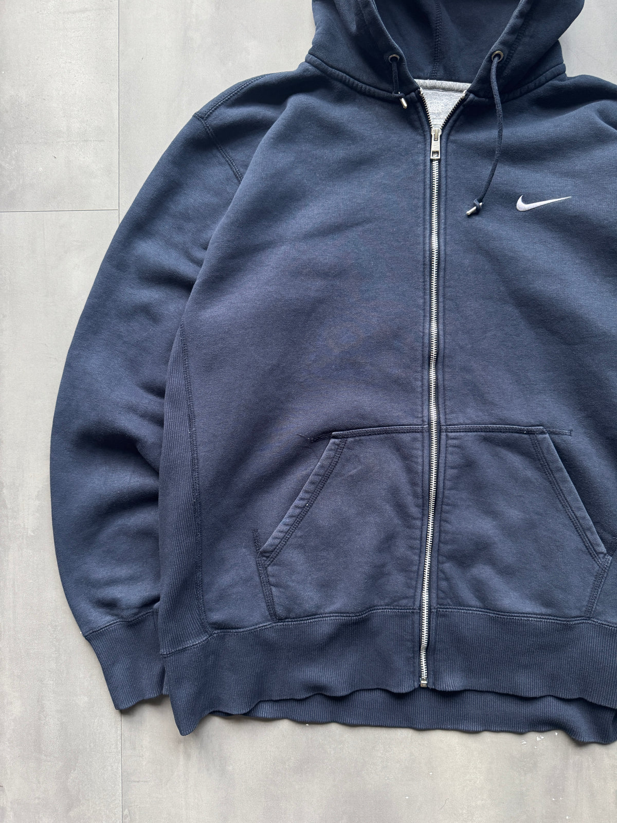 VINTAGE NIKE SWOOSH NAVY ZIP UP HOODIE - XXL