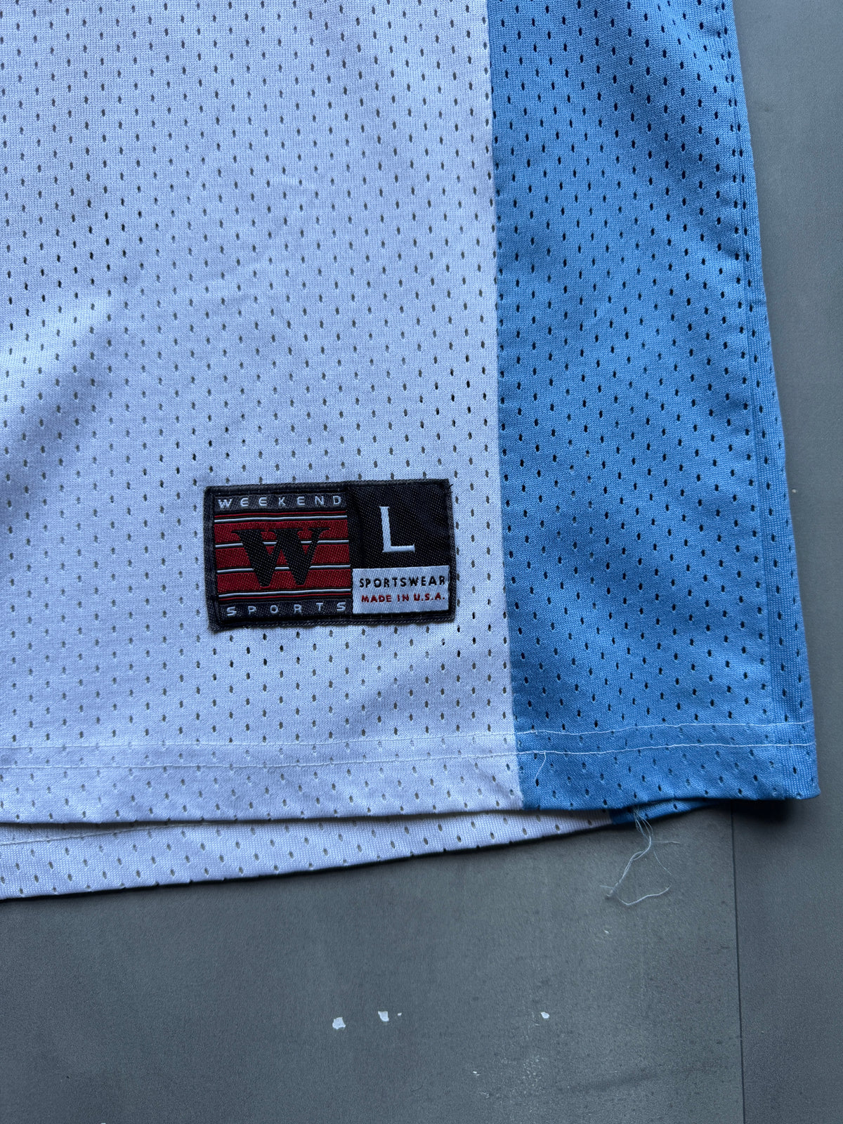 VINTAGE NORTH CAROLINA WHITE/BLUE FOOTBALL JERSEY - L