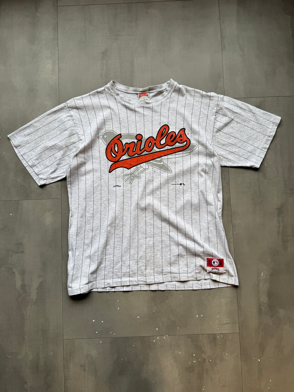 VINTAGE NUTMEG MLB BALTIMORE ORIOLES OFF WHITE TEE - L
