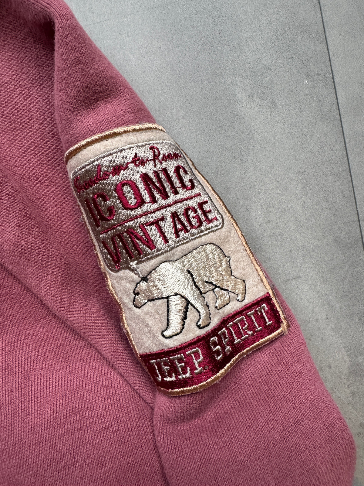 VINTAGE JEEP FADED RED 1/4 ZIP HOODIE - S