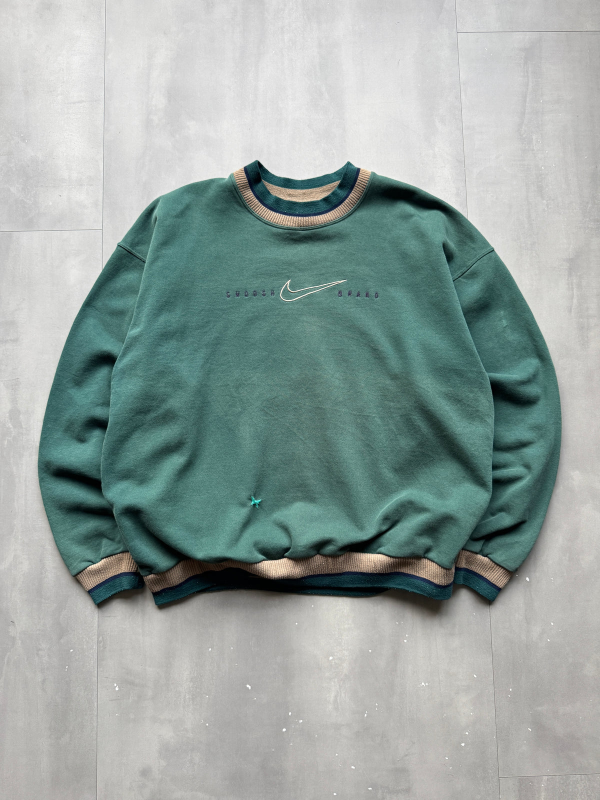 VINTAGE NIKE 90s SWOOSH FADED GREEN SWEATER - L