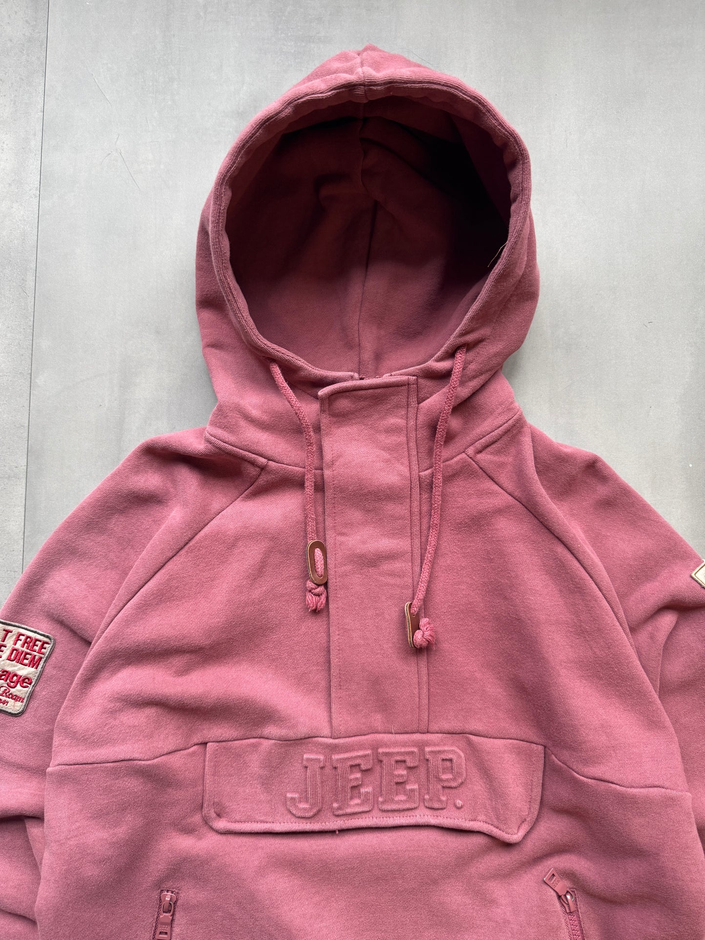 VINTAGE JEEP FADED RED 1/4 ZIP HOODIE - S