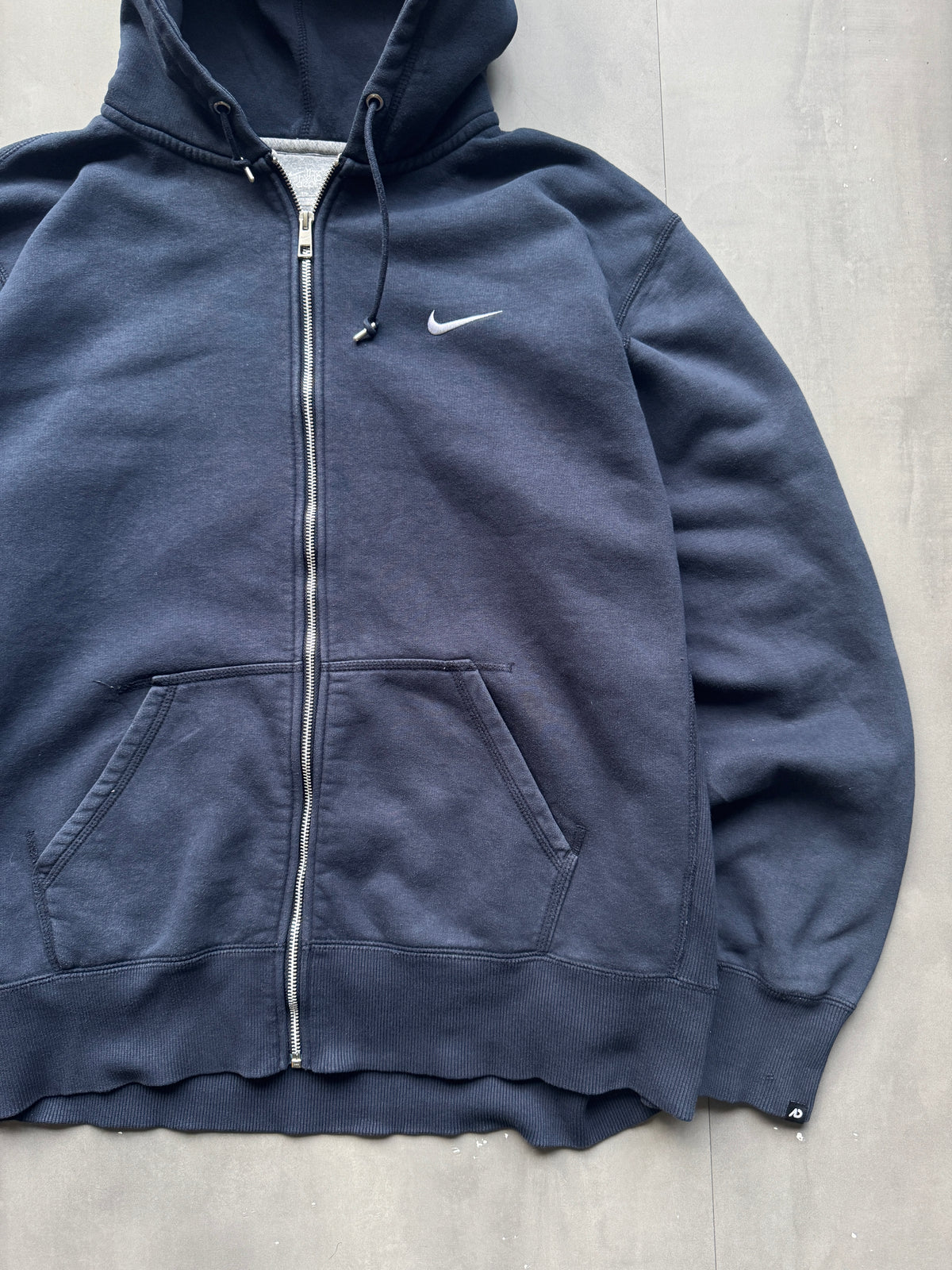 VINTAGE NIKE SWOOSH NAVY ZIP UP HOODIE - XXL