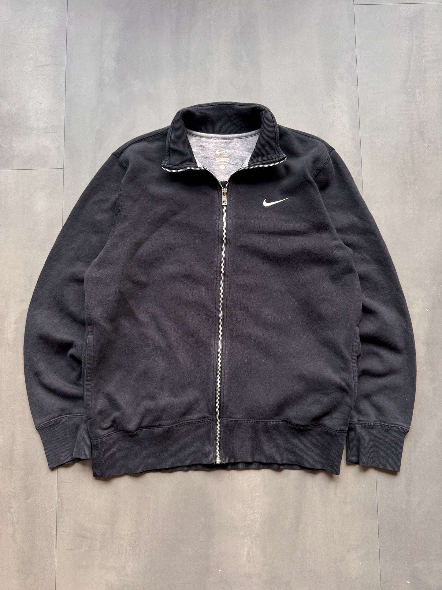 VINTAGE NIKE BLACK ZIP UP SWEATER - M