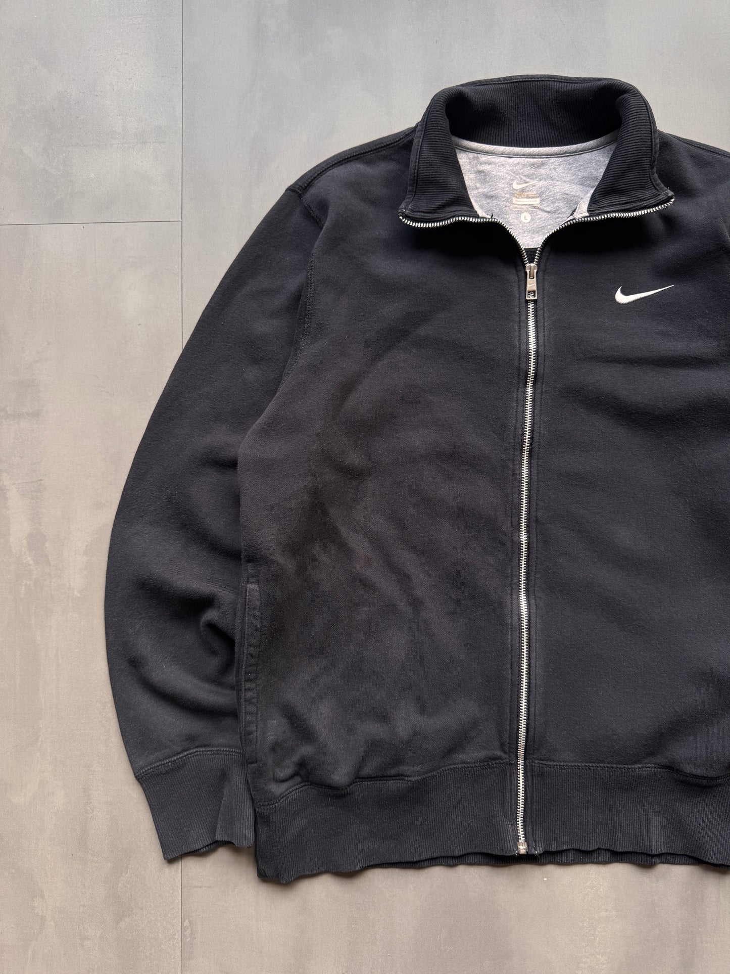 VINTAGE NIKE BLACK ZIP UP SWEATER - M