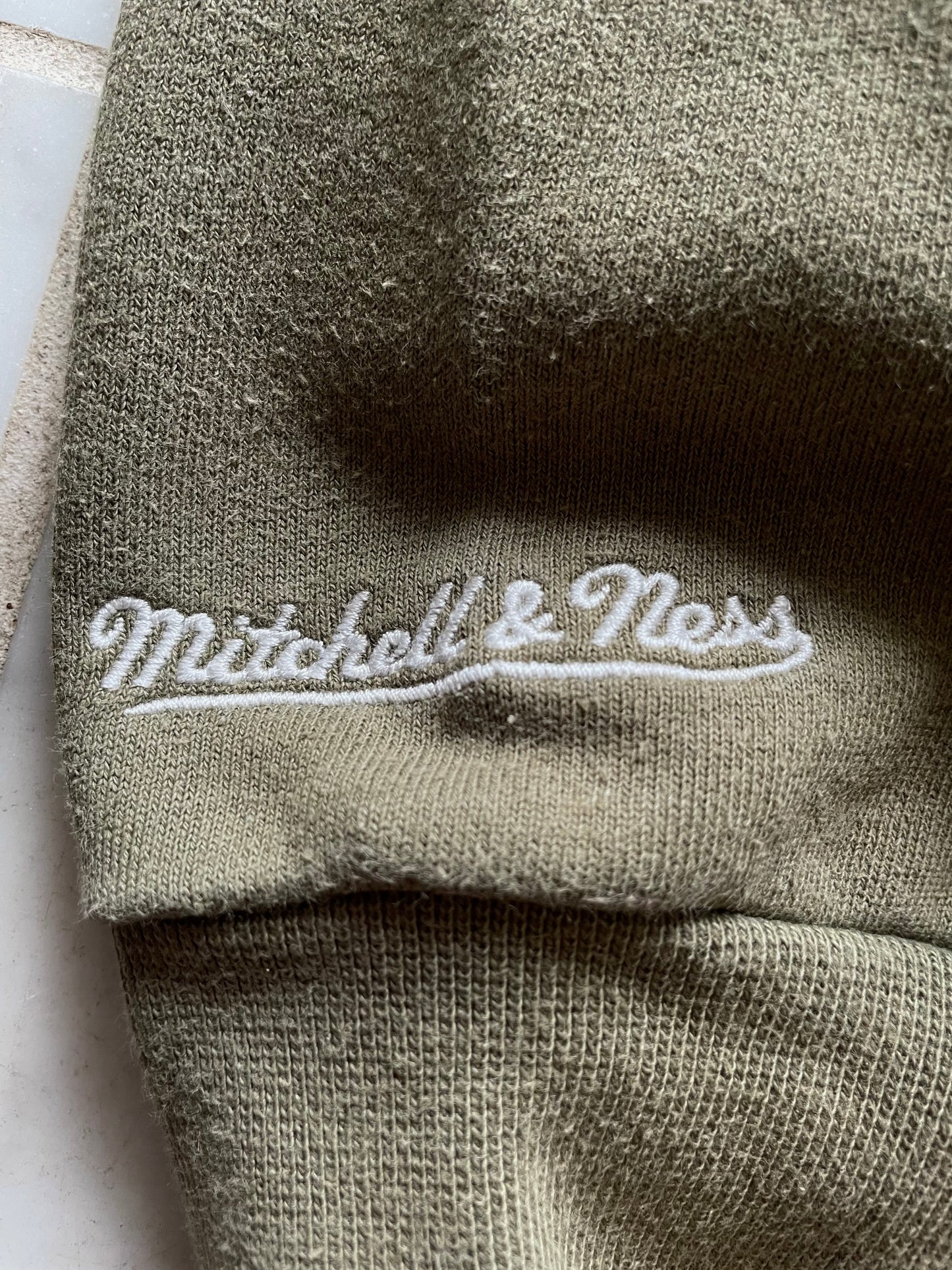 NBA/MITCHELL & NESS TORONTO RAPTORS KHAKI HOODIE - MEDIUM