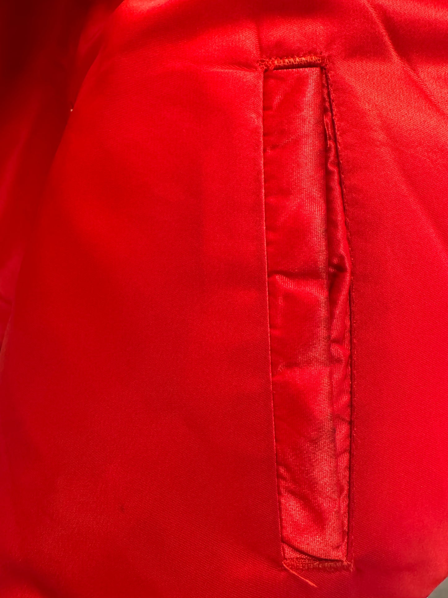 VINTAGE NHL STARTER DETROIT RED WINGS RED SATIN BOMBER JACKET - L