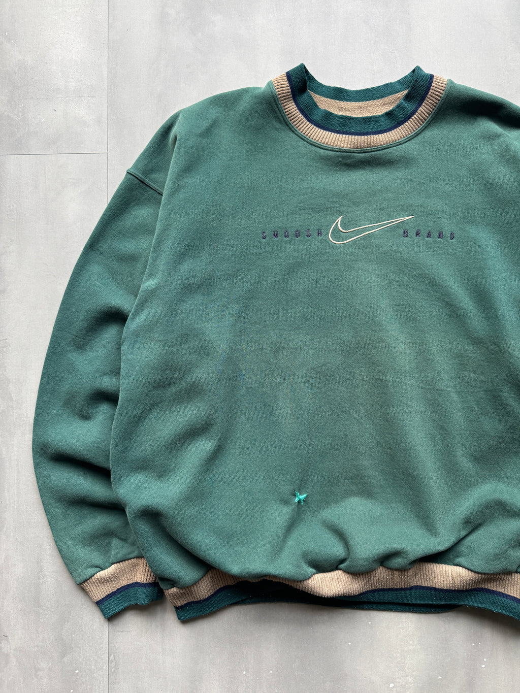 VINTAGE NIKE 90s SWOOSH FADED GREEN SWEATER - L