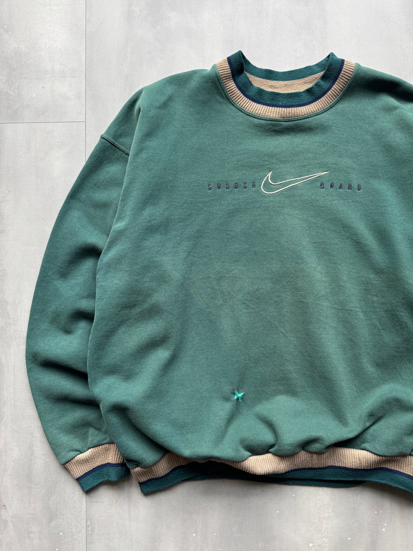VINTAGE NIKE 90s SWOOSH FADED GREEN SWEATER - L
