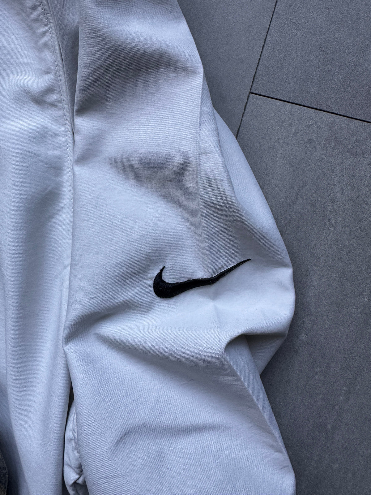 VINTAGE NIKE GOLD CENTRAL METHODIST CREAM WINDBREAKER - M