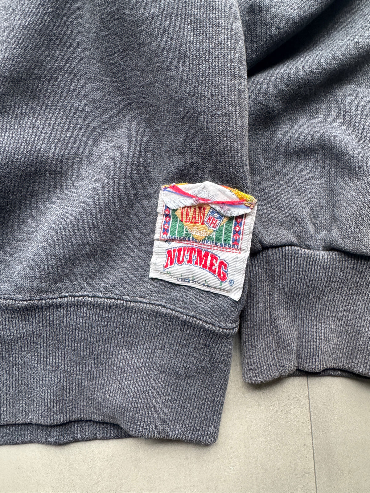 VINTAGE NUTMEG NFL PITTSBURGH STEELERS 90s GREY SWEATER - L