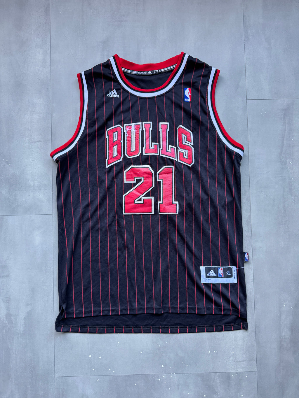 VINTAGE ADIDAS NBA CHICAGO BULLS BLACK JIMMY BUTLER JERSEY - XL