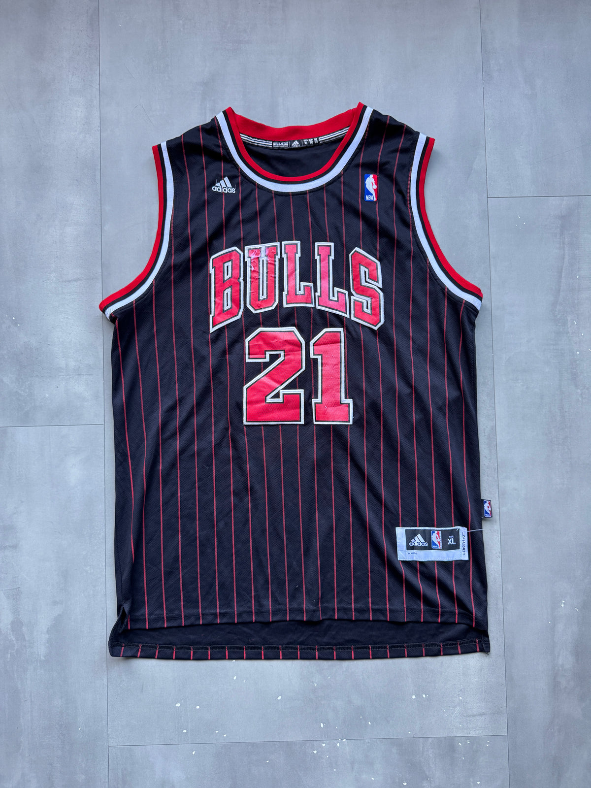 VINTAGE ADIDAS NBA CHICAGO BULLS BLACK JIMMY BUTLER JERSEY - XL