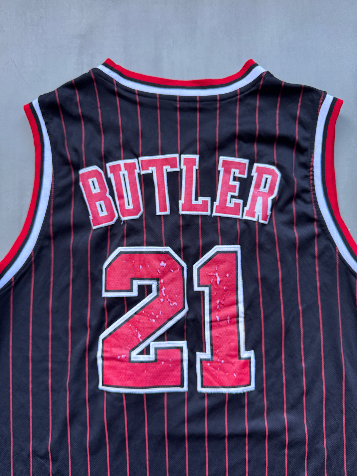 VINTAGE ADIDAS NBA CHICAGO BULLS BLACK JIMMY BUTLER JERSEY - XL