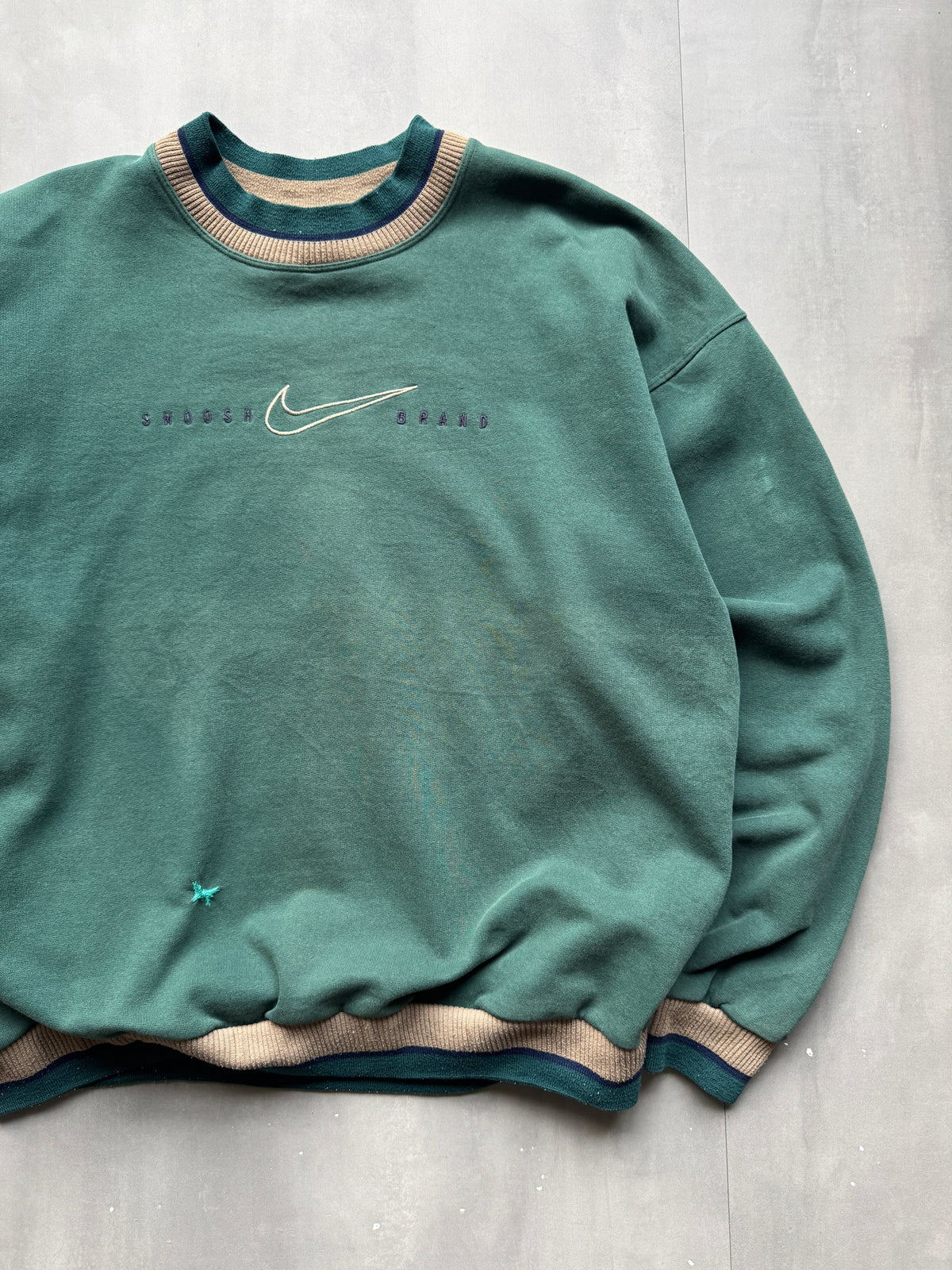VINTAGE NIKE 90s SWOOSH FADED GREEN SWEATER - L