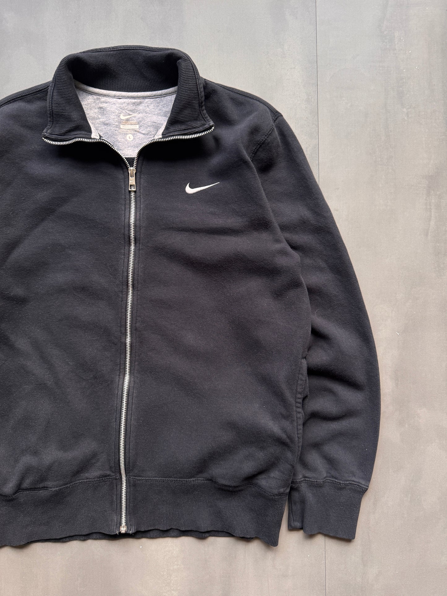 VINTAGE NIKE BLACK ZIP UP SWEATER - M