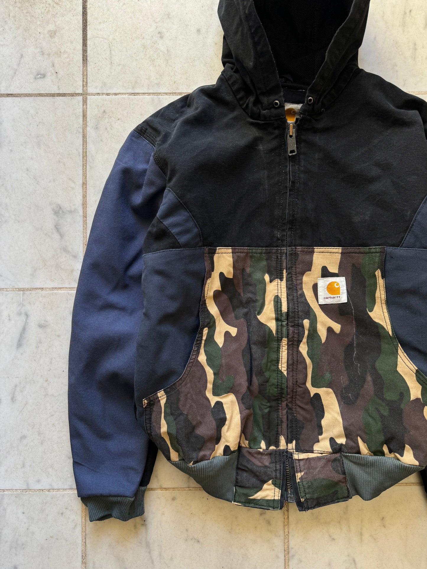 CARHARTT REWORKED CAMO PATTERN ACTIVE JACKET - MEDIUM